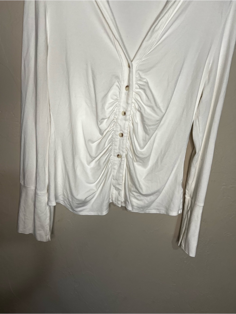 Women's White Ruched Button-Down Top - Picture 4 of 8